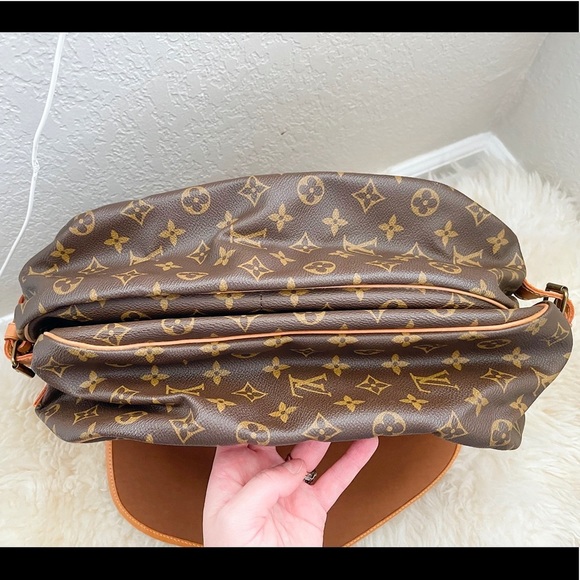 SOLD ✅ 🎀HOST PICK x 3 🎀 Louis Vuitton Saumur GM (35) - Picture 11 of 16